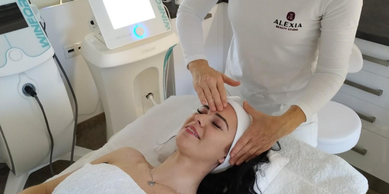 Foto: Micromassage of the eye area